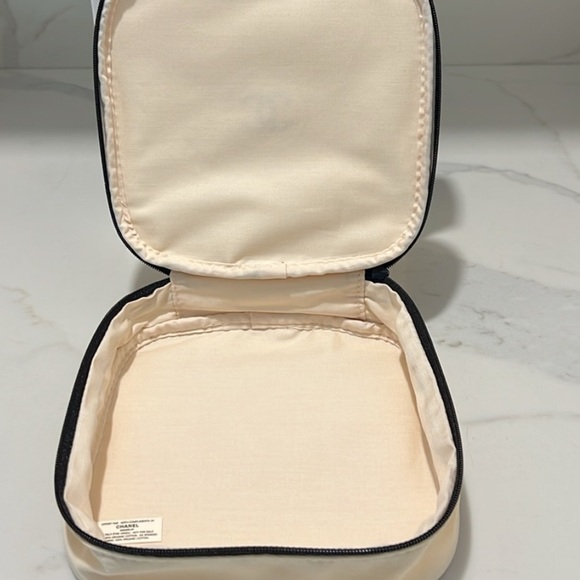 Chanel cosmetics makeup bag pouch - Picture 6 of 7